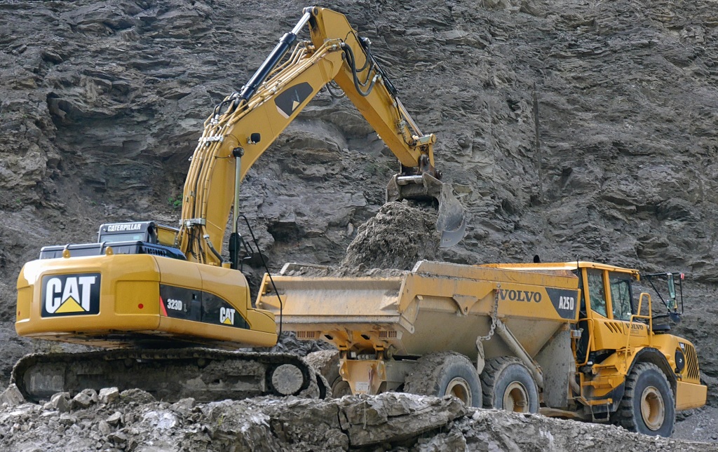 excavators-1673927-1024x645